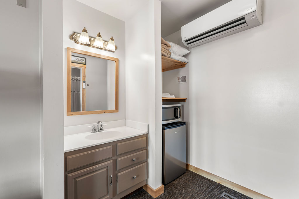 Lodge Room Overnight Retreat 4