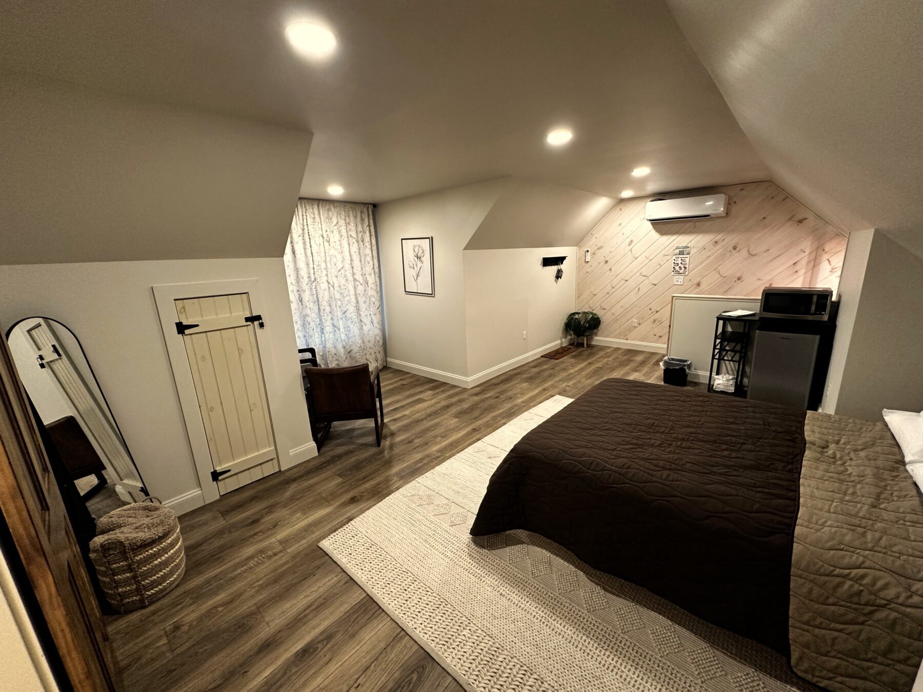 Stony Lane Loft With Queen Bed 1 Scaled